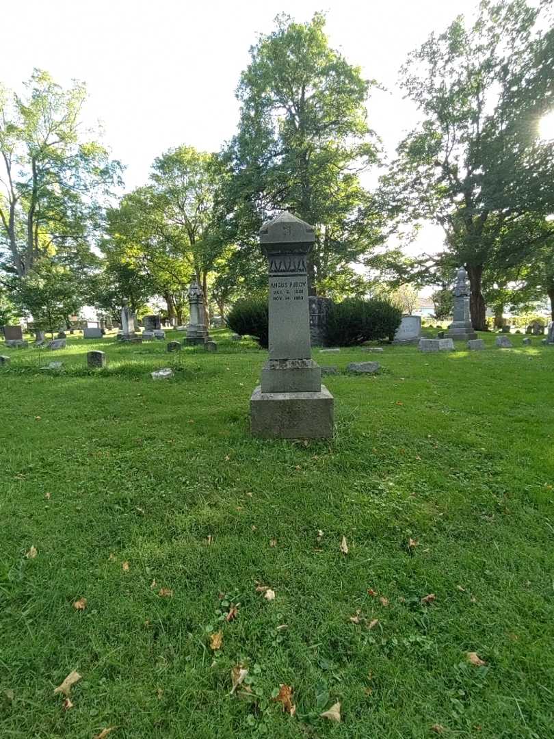 Angus Purdy's grave. Photo 1