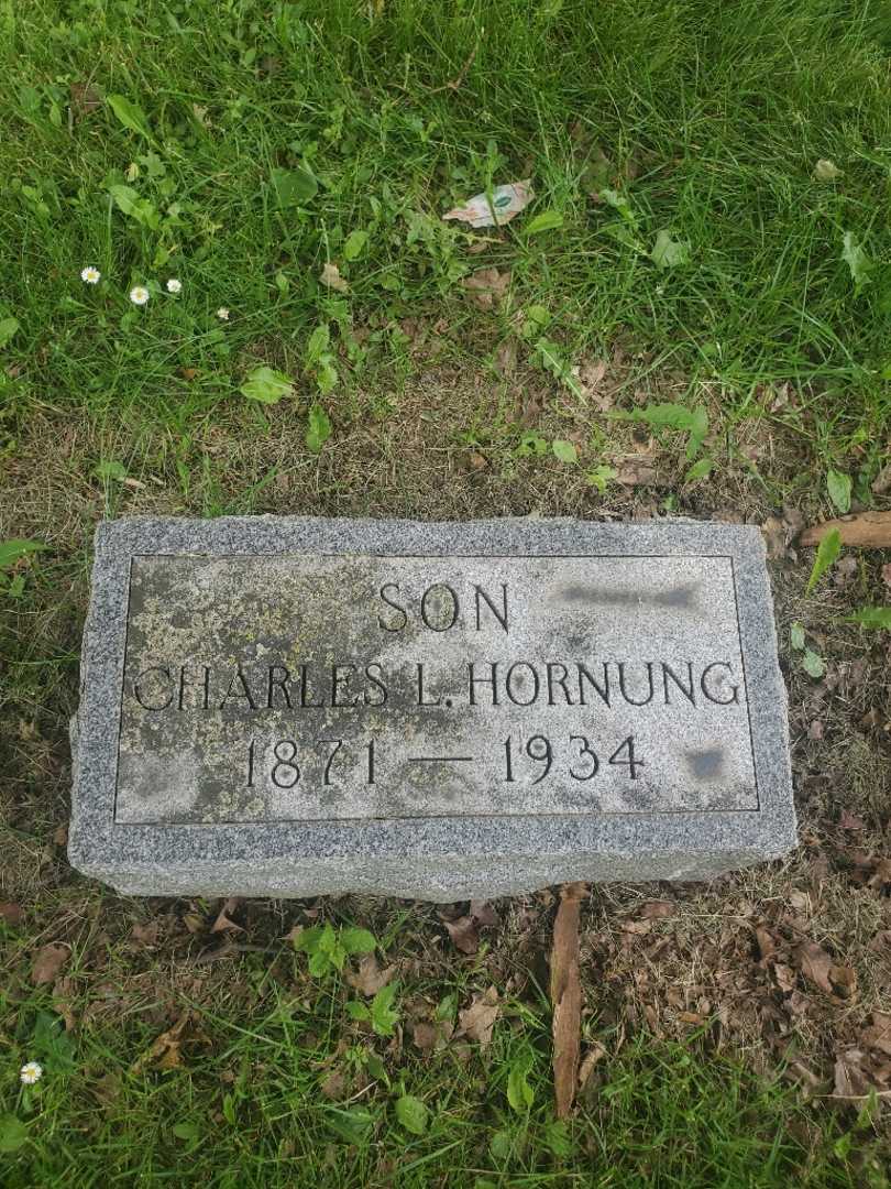 Charles L. Horming's grave. Photo 4