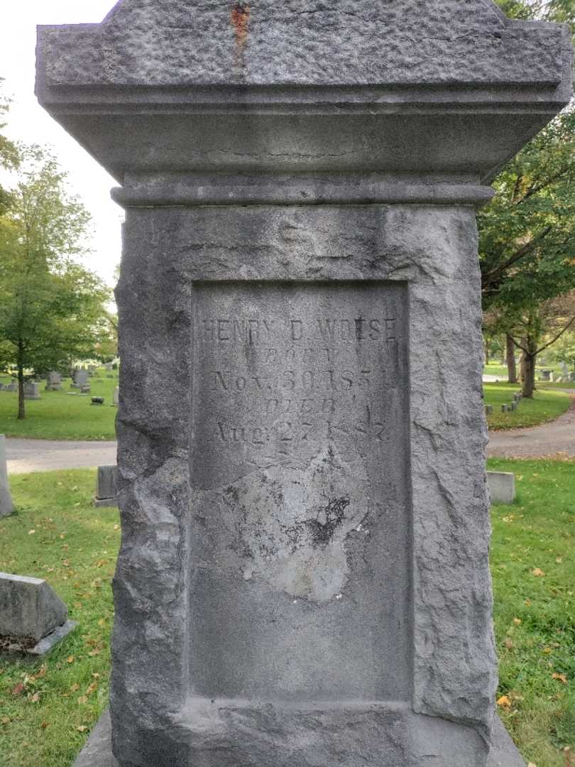 Henry D. Woese's grave. Photo 3