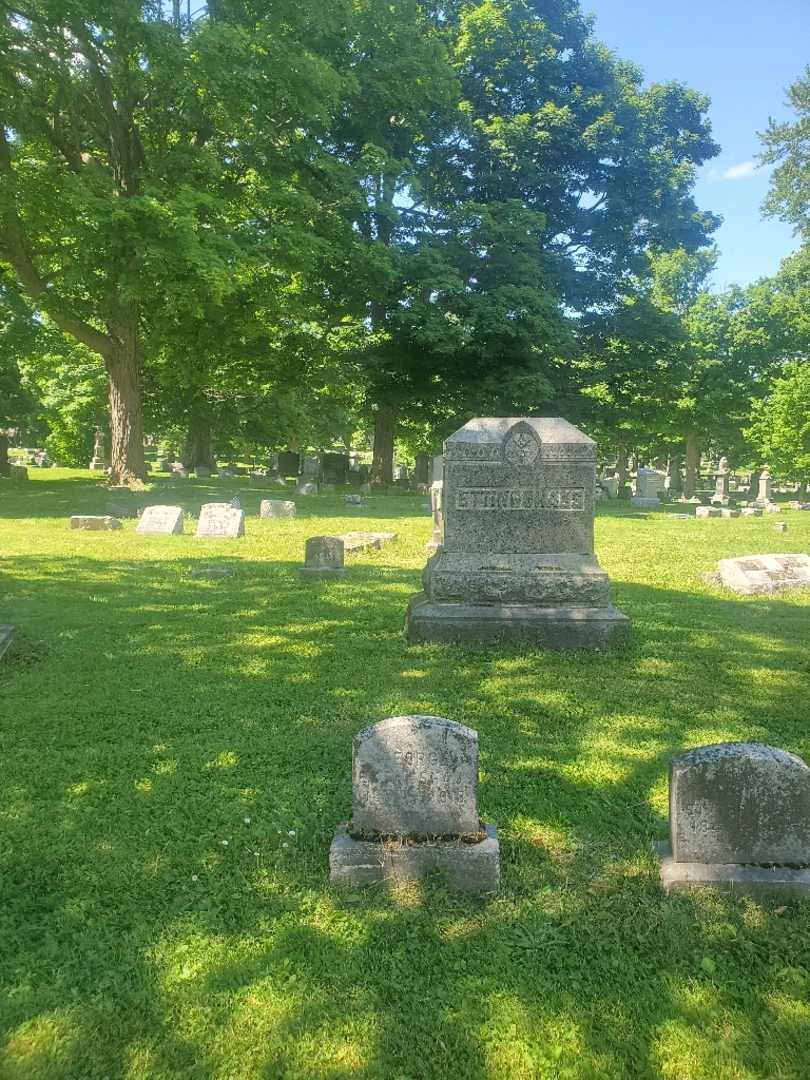 George "Geo" Ettingshaus's grave. Photo 2