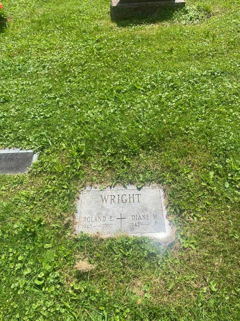 Roland E. Wright's grave. Photo 2