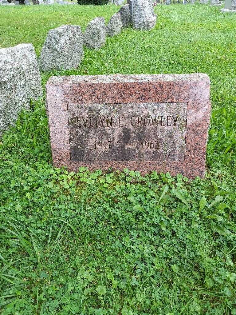 Evelyn E. Crowley's grave. Photo 3