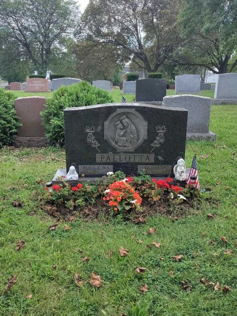 Nicholas Pallotta's grave. Photo 3