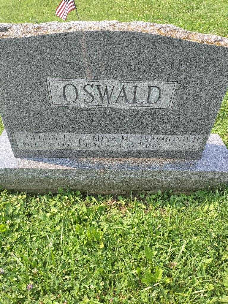 Raymond H. Oswald's grave. Photo 2