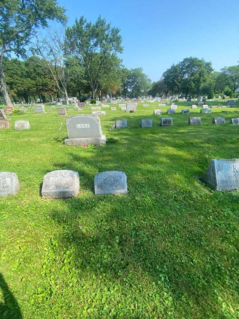 Bertram H. Lake's grave. Photo 1