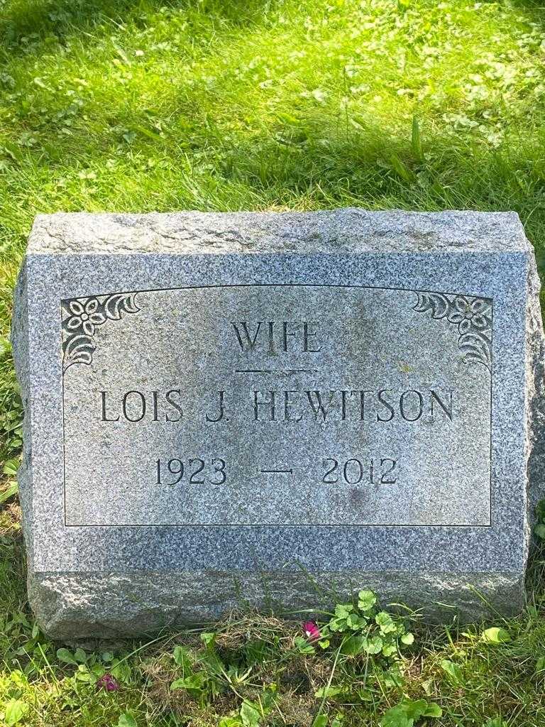 Lois J. Hewitson's grave. Photo 3