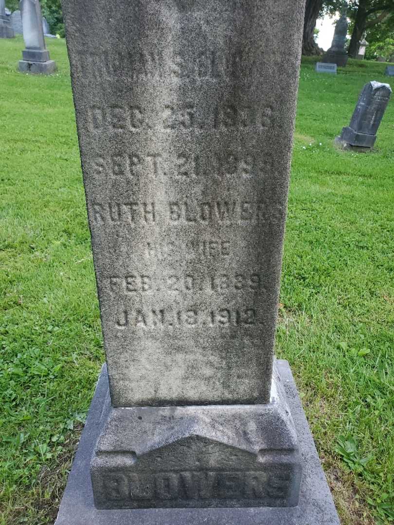 Ruth Blowers's grave. Photo 3