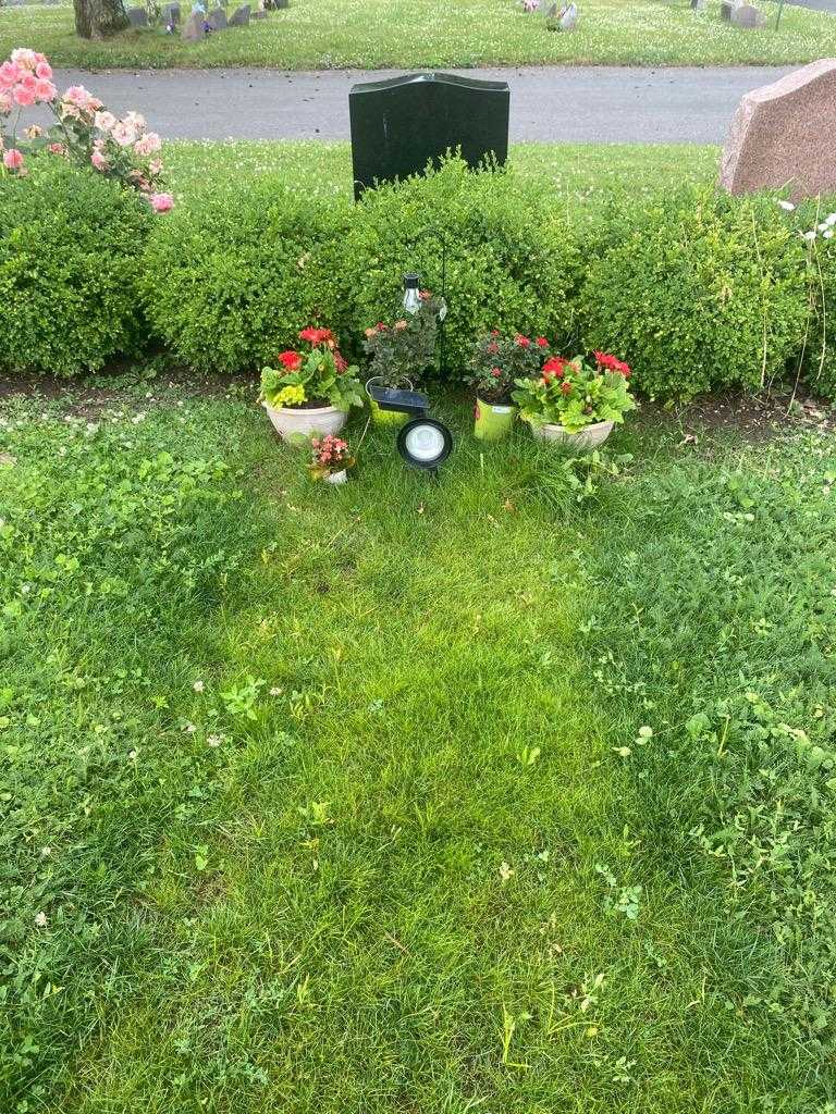 Ash R. Rai's grave. Photo 5