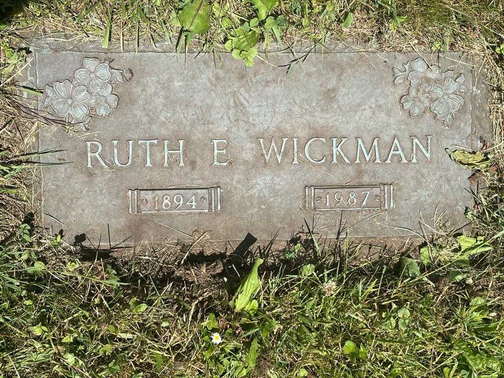 Ruth E. Wickman's grave. Photo 1