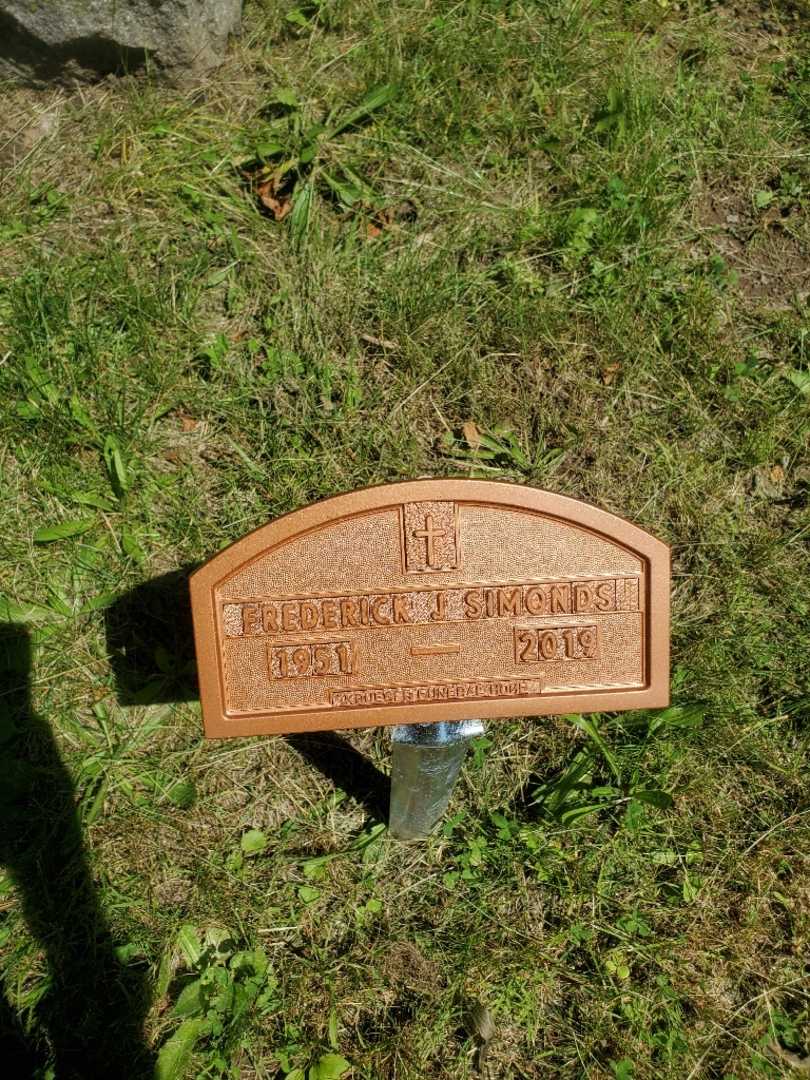 Frederick J. Simonds Second's grave. Photo 3