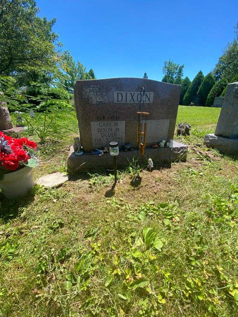 Gary M. "Duder" Dixon Junior's grave. Photo 1