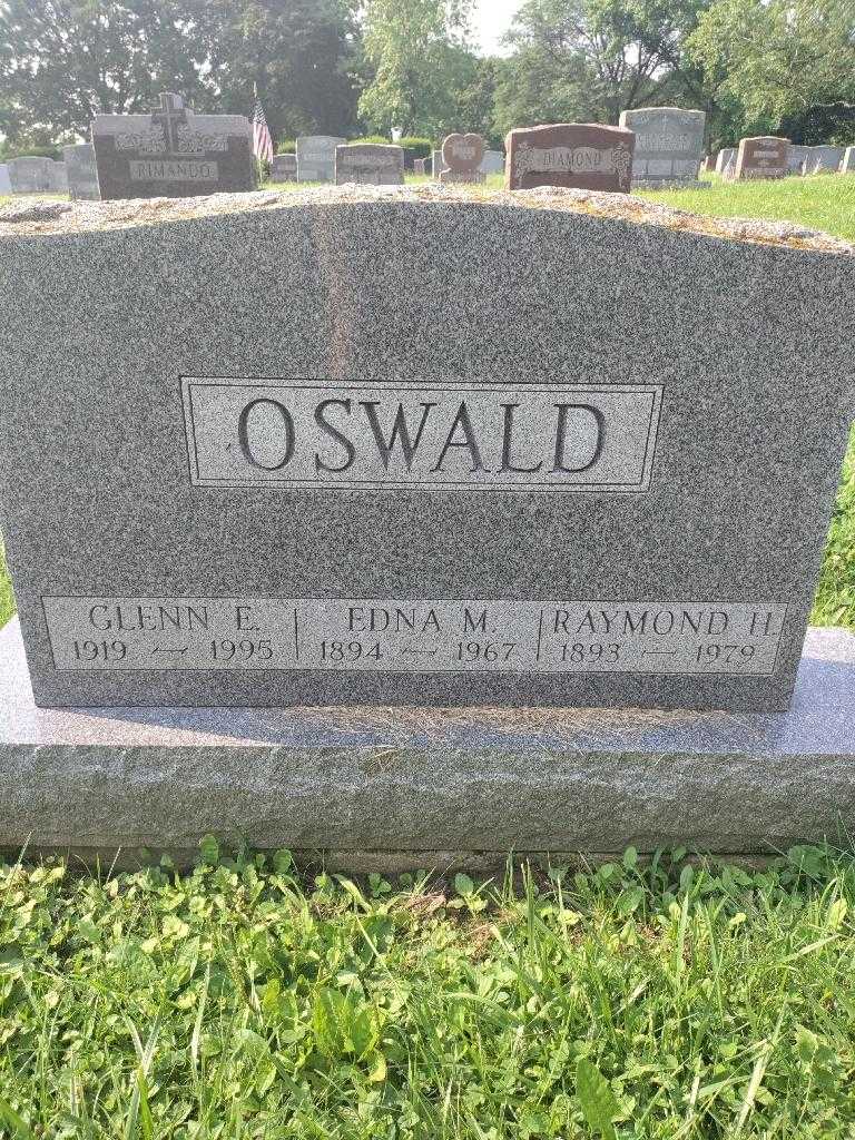 Raymond H. Oswald's grave. Photo 3