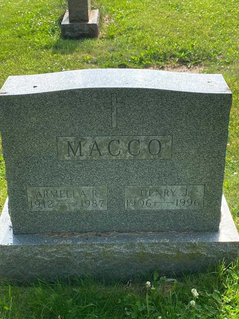 Armella R. Macco's grave. Photo 3