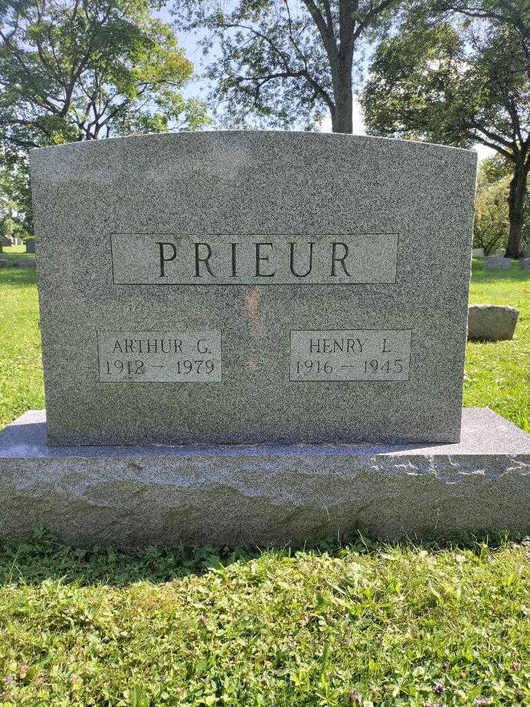 Arthur G. Prieur's grave. Photo 2