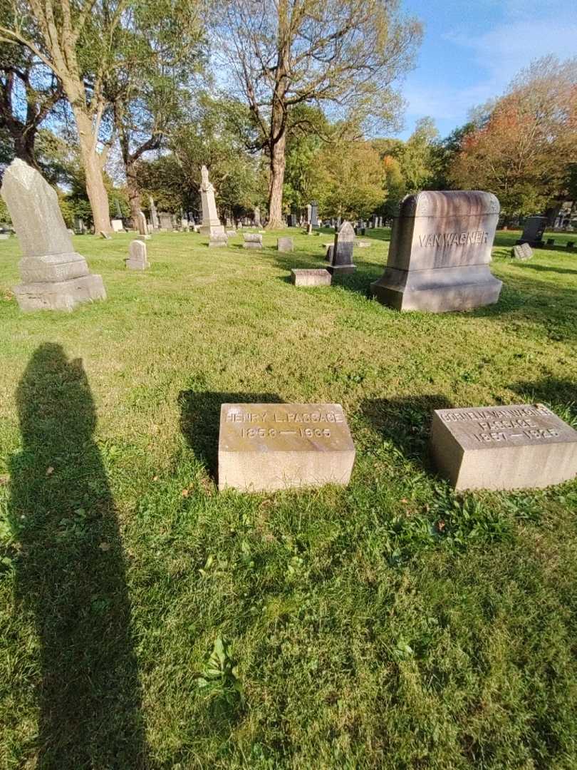 Henry L. Passage's grave. Photo 1