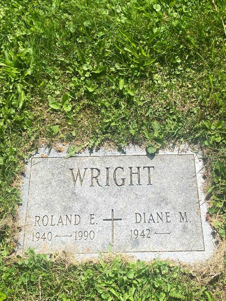 Roland E. Wright's grave. Photo 3