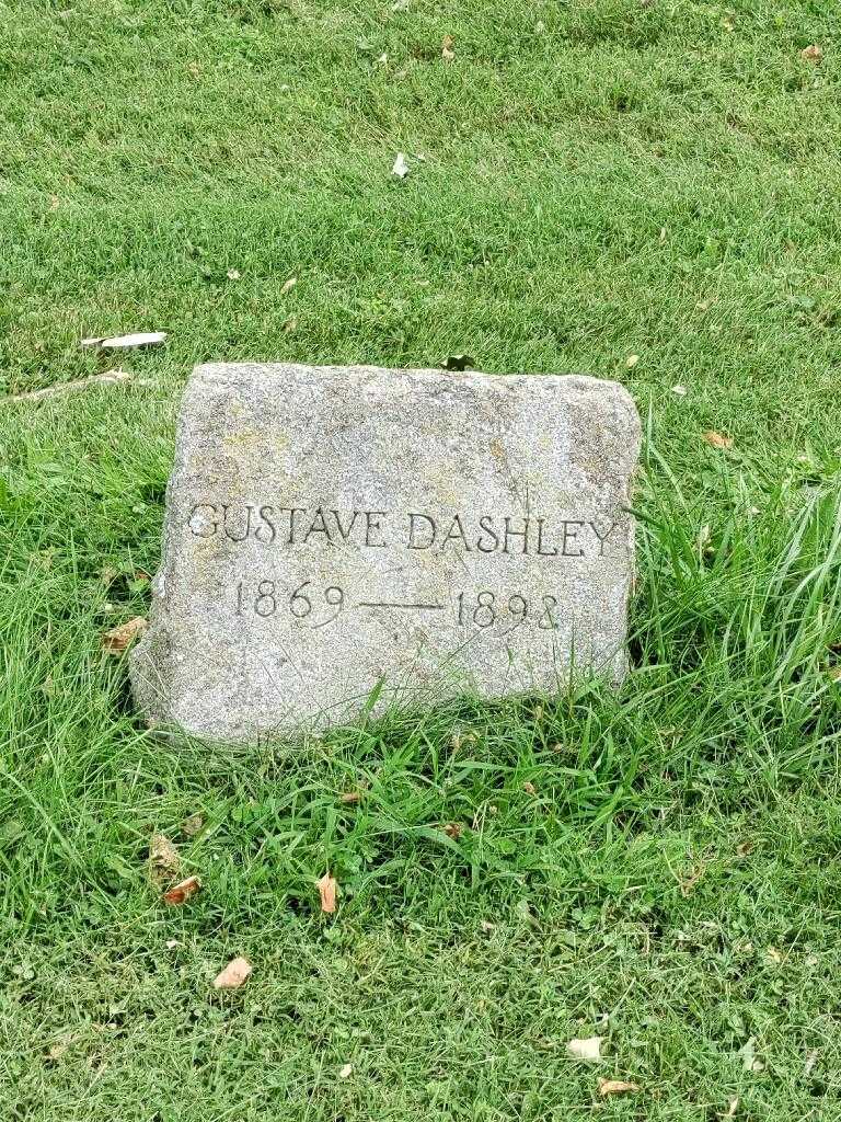 Gustave Dashley's grave. Photo 3