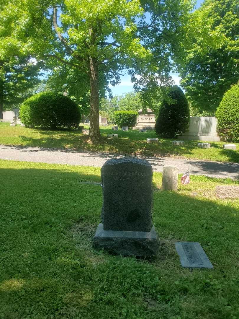 Violet Whitwell Hadcock's grave. Photo 1