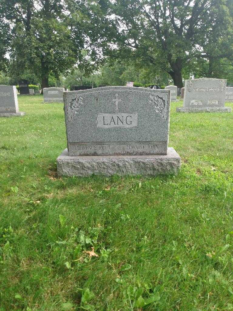 Florence Ruth Lang's grave. Photo 1