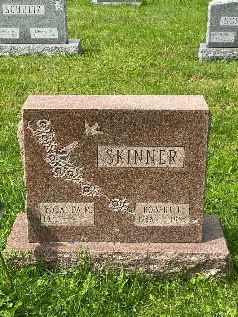 Yolanda M. Skinner's grave. Photo 4