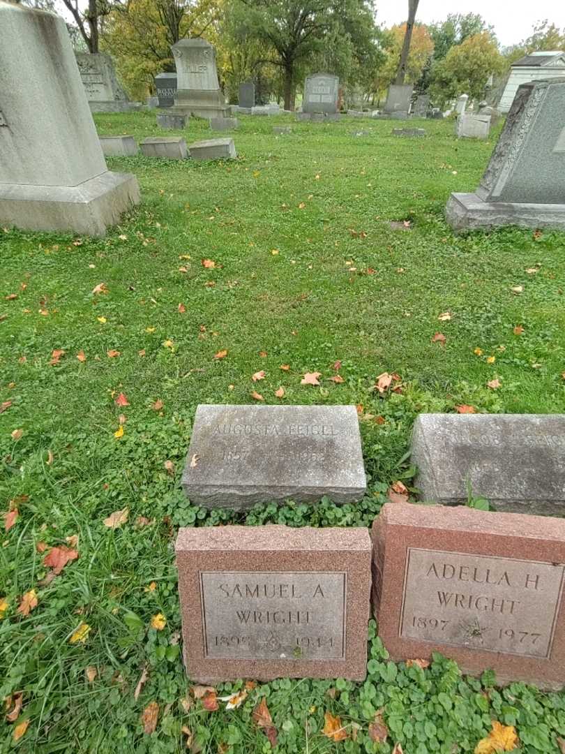 Augusta Feigel's grave. Photo 1