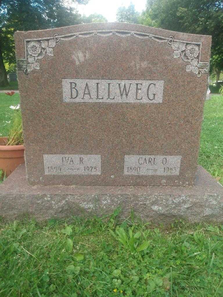 Iva R. Ballweg's grave. Photo 1