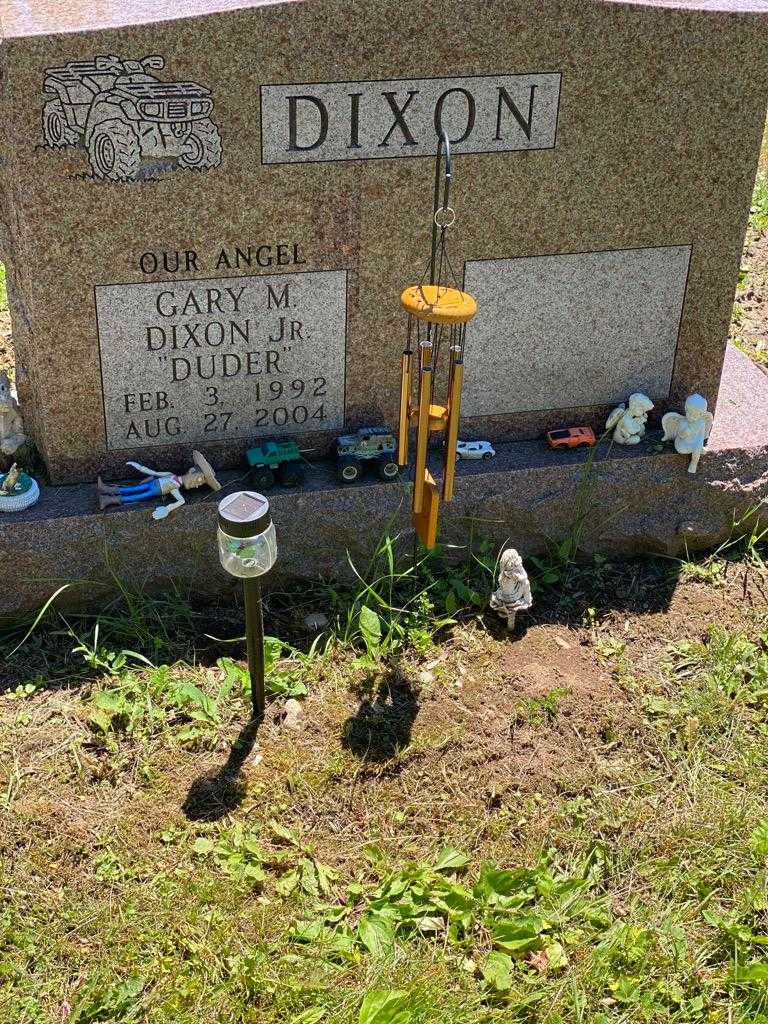 Gary M. "Duder" Dixon Junior's grave. Photo 3