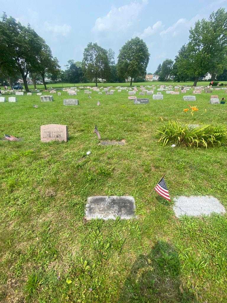 Edward J. Andrews's grave. Photo 1