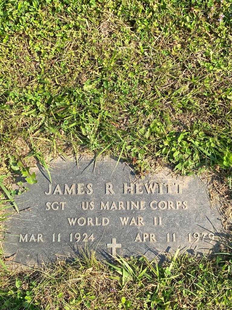James R. Hewitt's grave. Photo 4