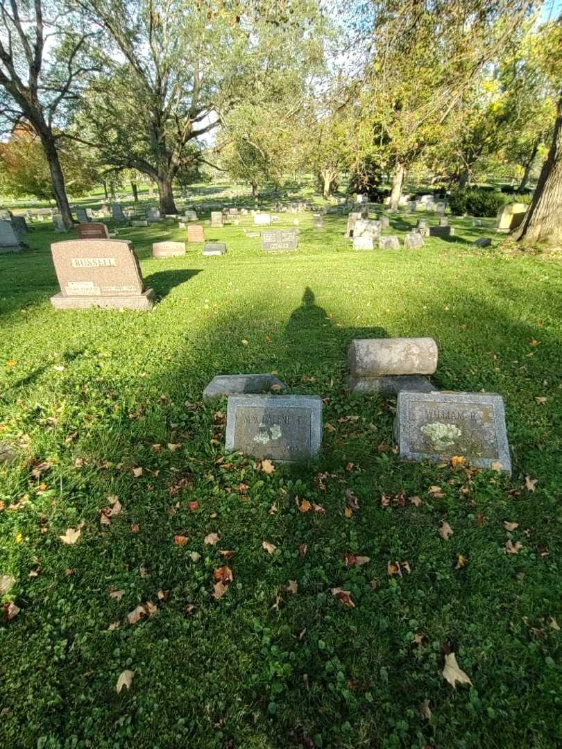 Magdalene T. Davis's grave. Photo 1