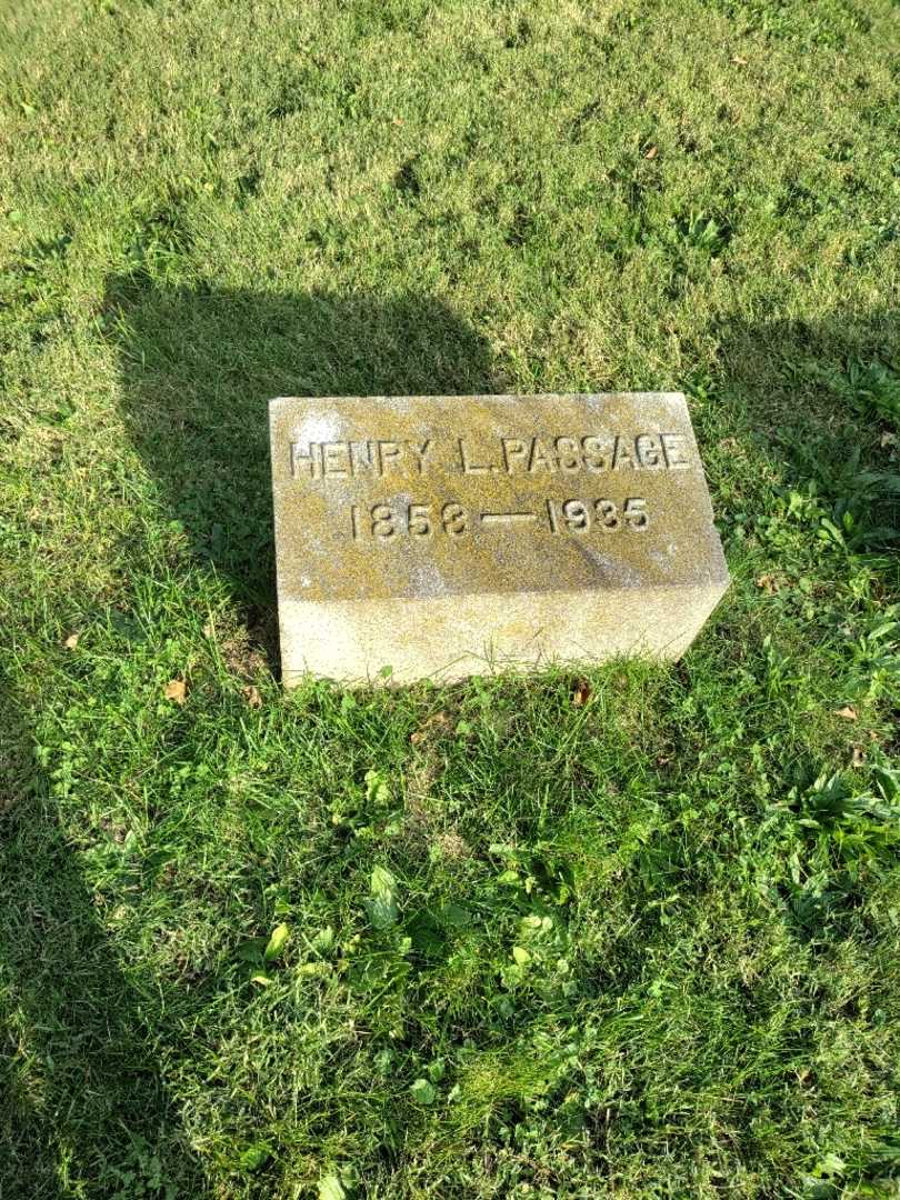 Henry L. Passage's grave. Photo 2