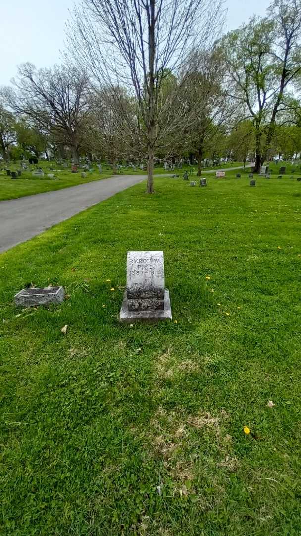 Byron W. Pike's grave. Photo 1