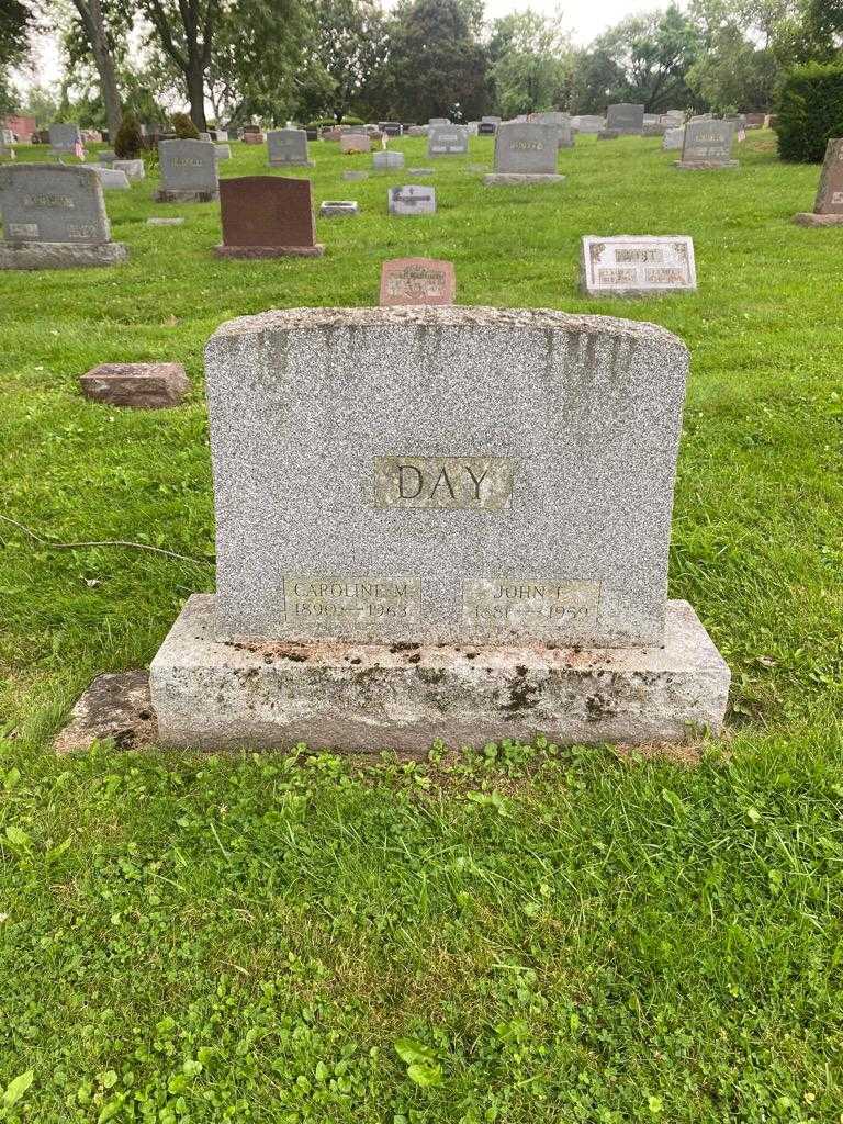 Caroline Day's grave. Photo 1