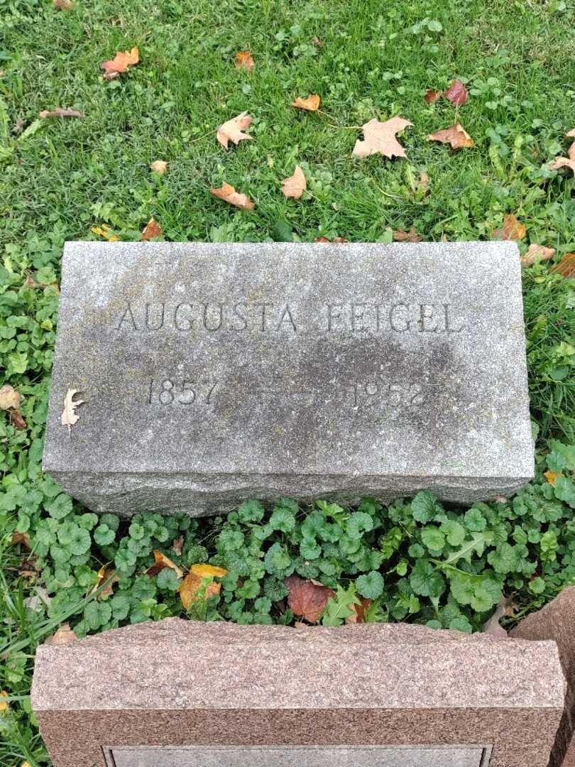 Augusta Feigel's grave. Photo 2