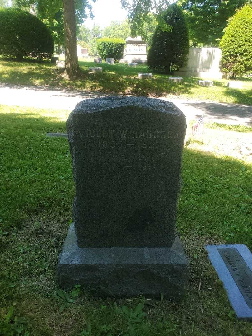 Violet Whitwell Hadcock's grave. Photo 2