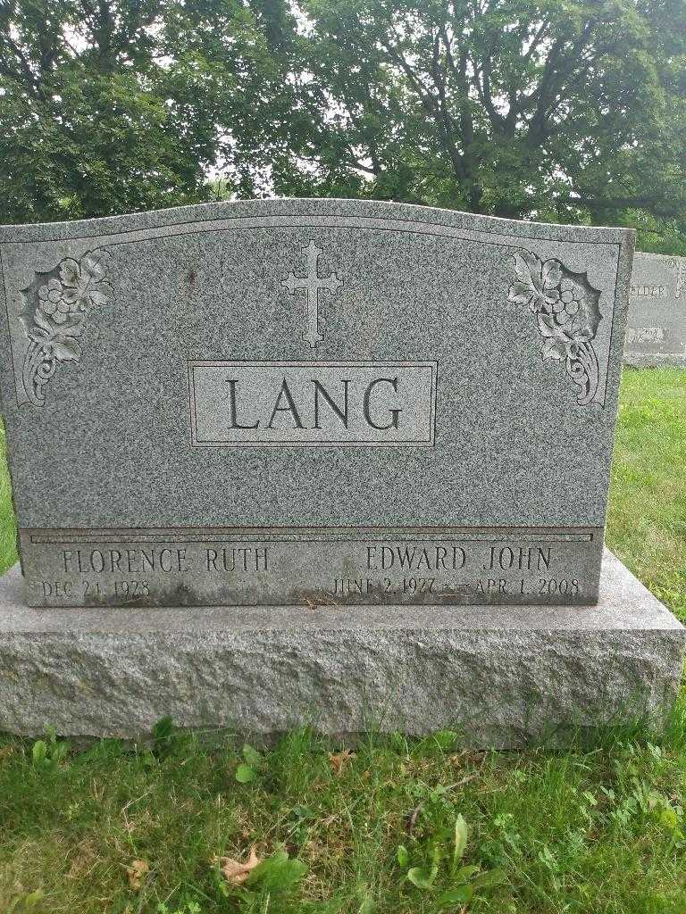 Florence Ruth Lang's grave. Photo 3