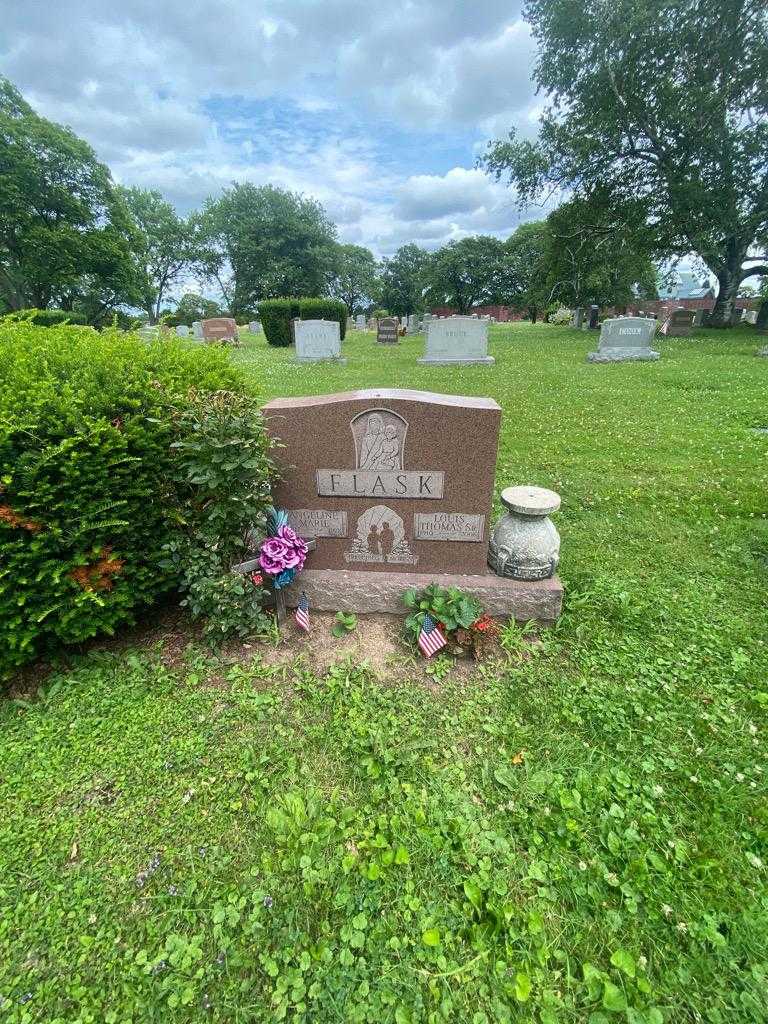 Louis Thomas Flask Senior's grave. Photo 1