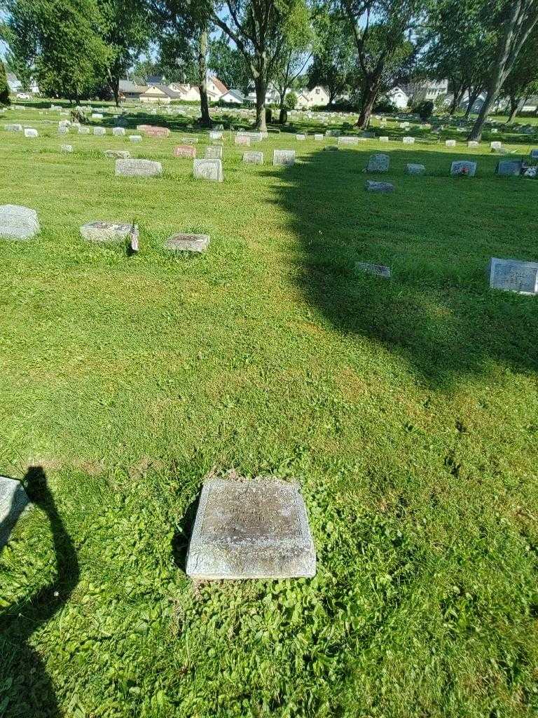 Henrietta Graves Slocum's grave. Photo 1