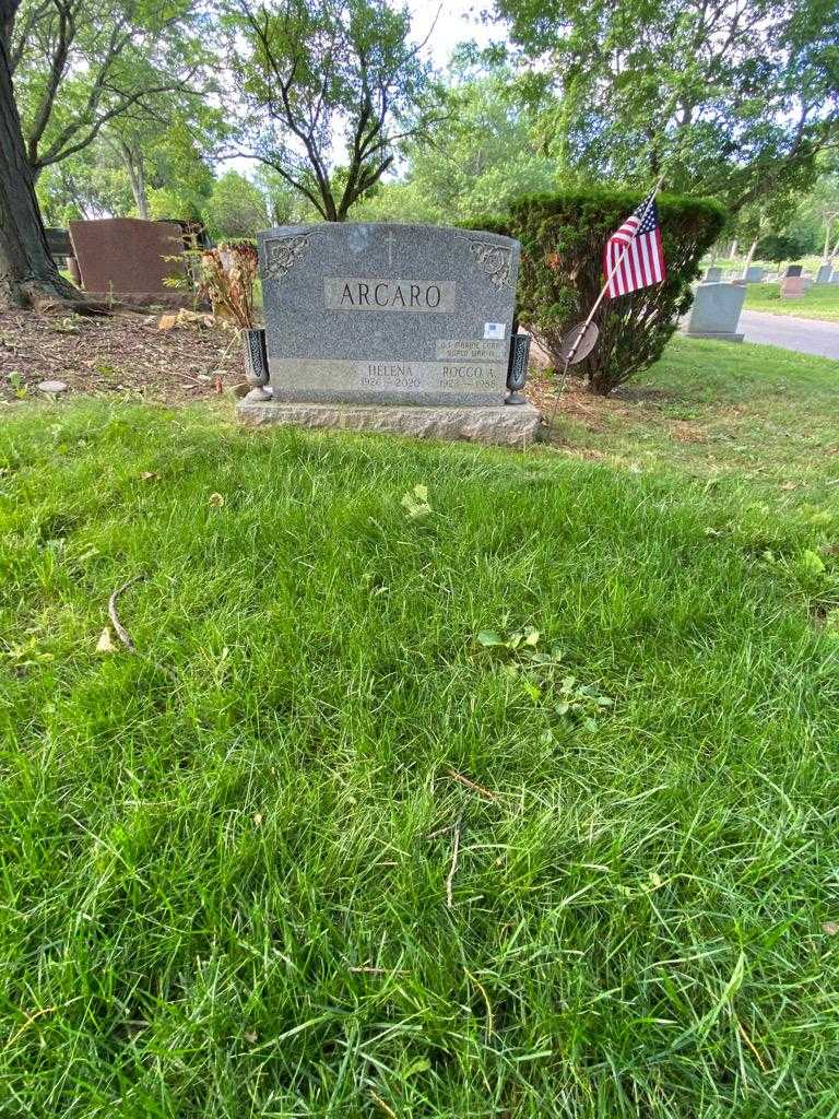 Helena Arcaro's grave. Photo 1