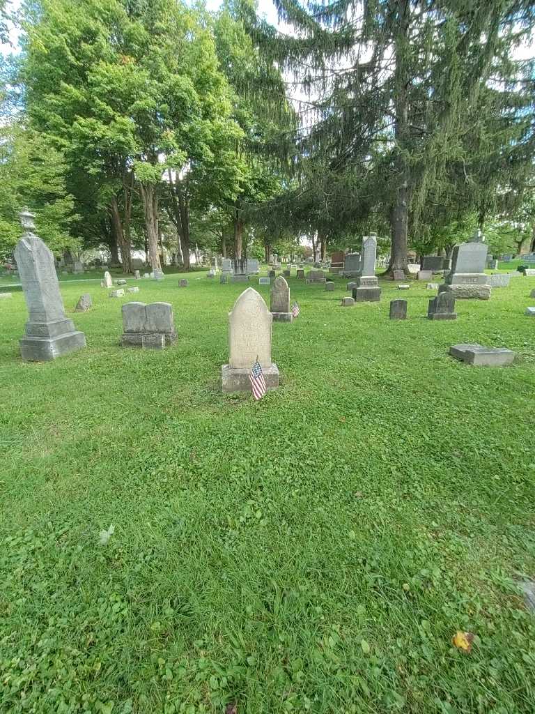 Phillip Launn's grave. Photo 1