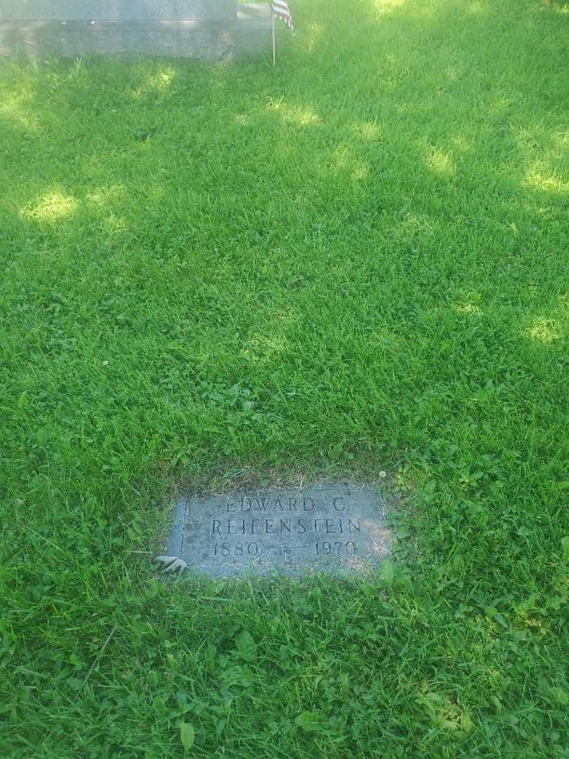 Edward C. Reifenstein Senior's grave. Photo 2