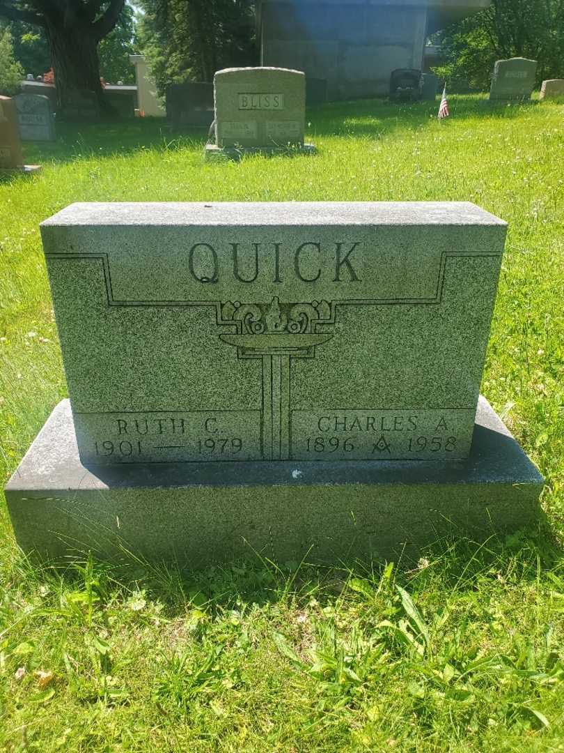 Ruth C. Quick Powell's grave. Photo 3