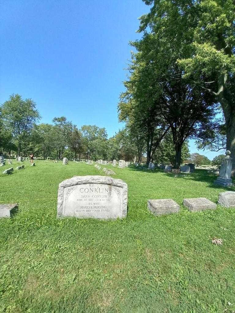 Dana Conklin's grave. Photo 1