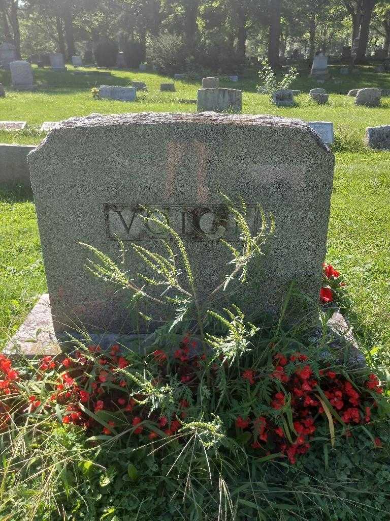 Walter C. Voigt's grave. Photo 2