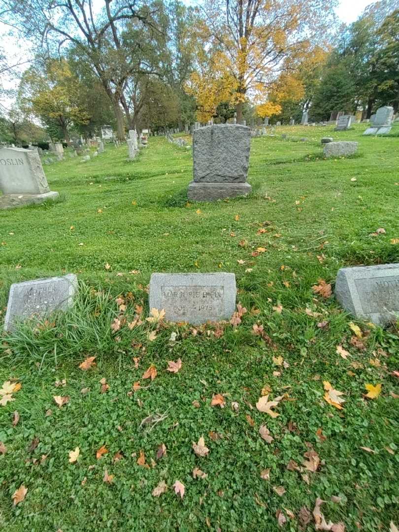 Marjorie H. Fix's grave. Photo 1