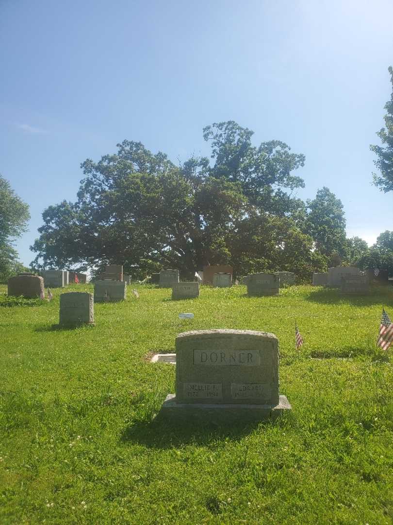 Edward Dorner's grave. Photo 2