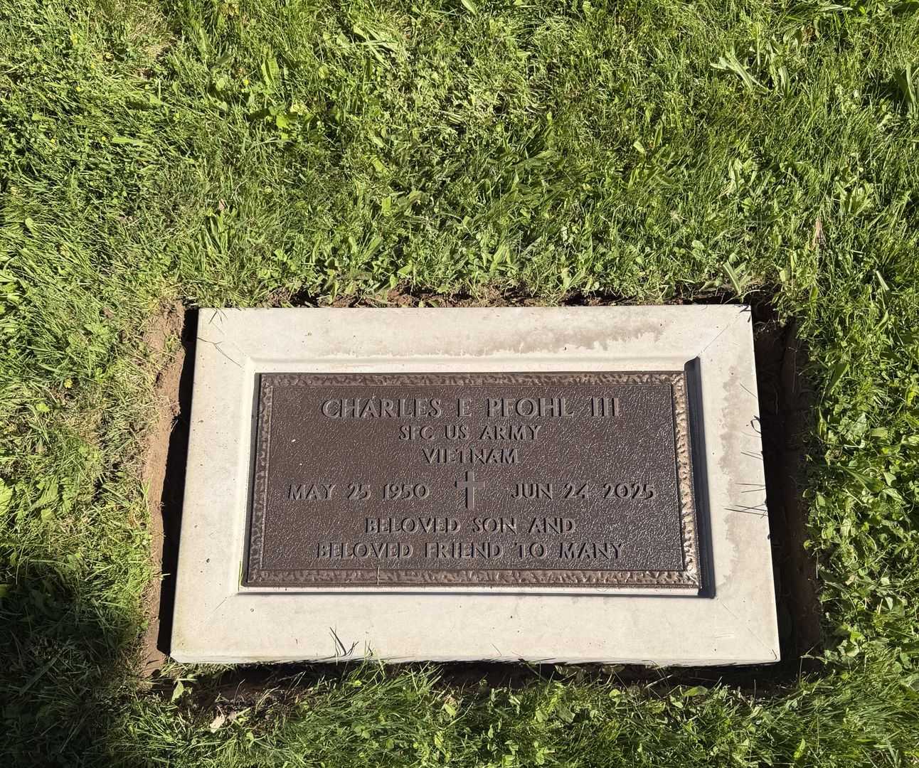 Charles E. Pfohl Junior's grave. Photo 2