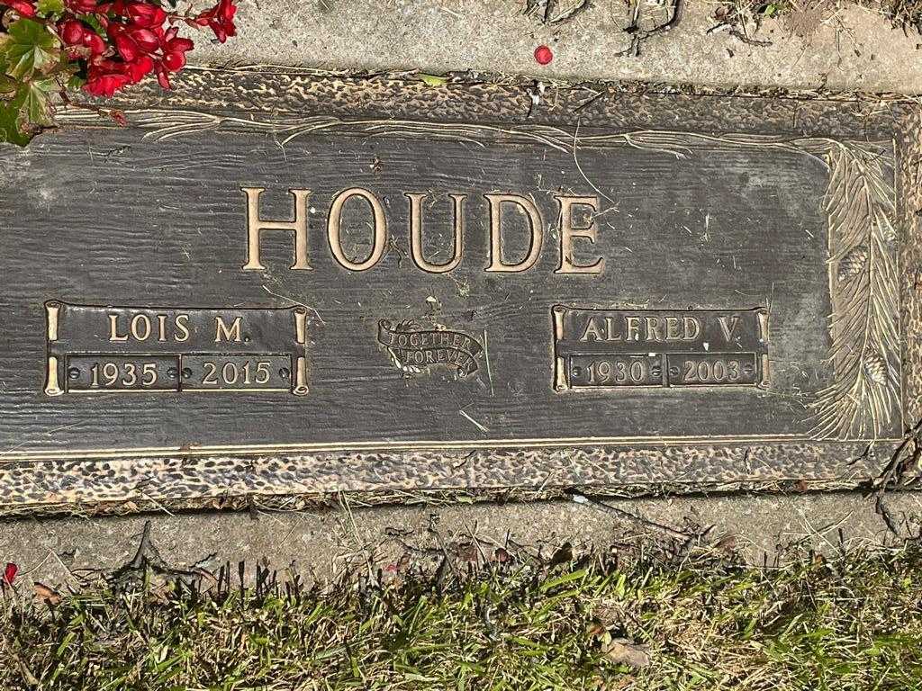 Alfred V. Houde's grave. Photo 1
