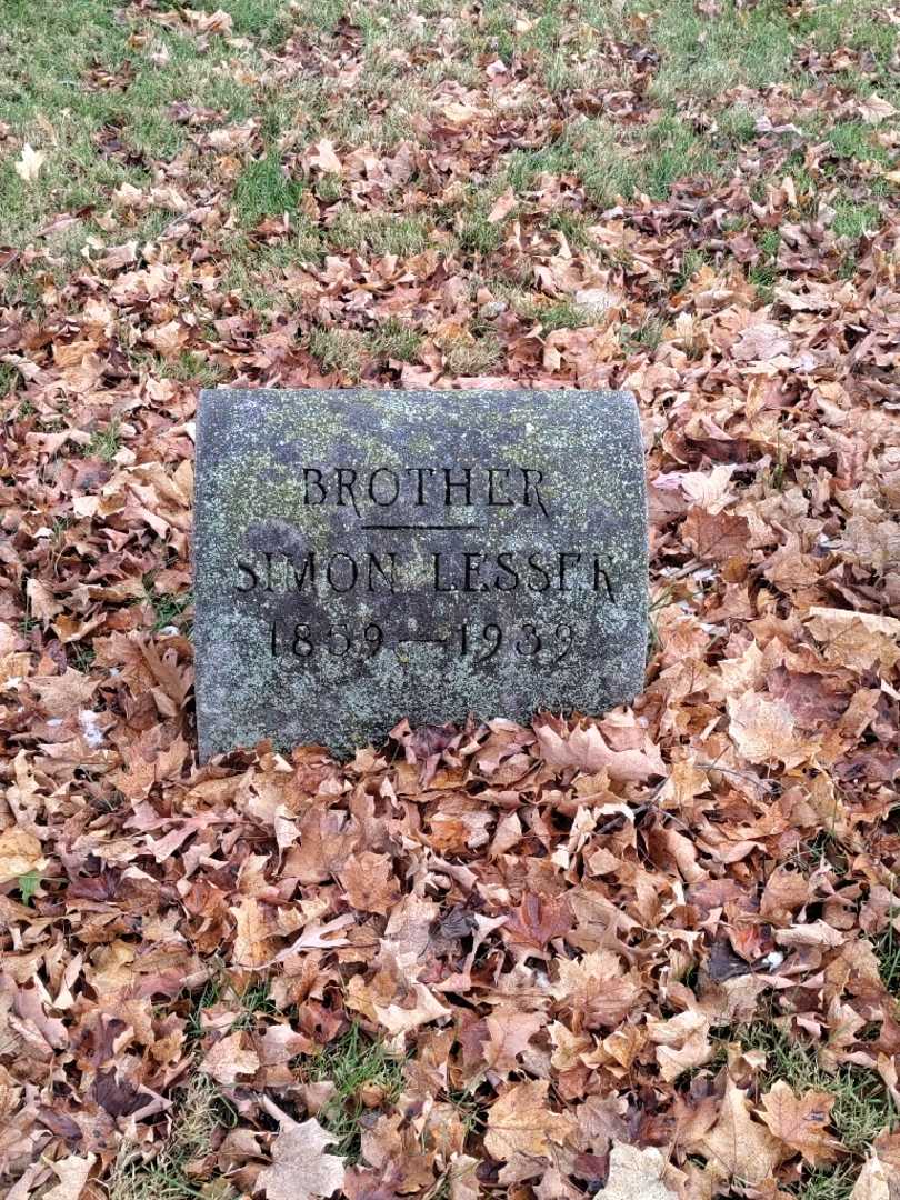Simon Lesser's grave. Photo 2