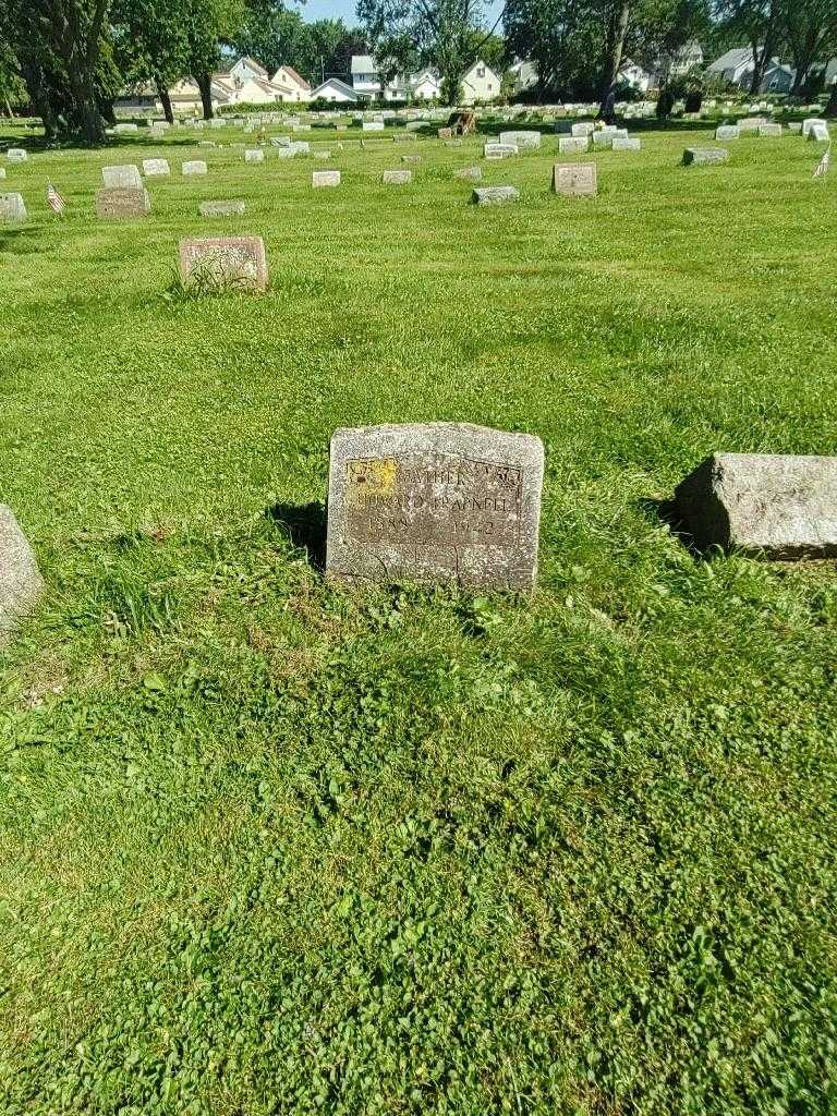 Howard Trapnell's grave. Photo 1
